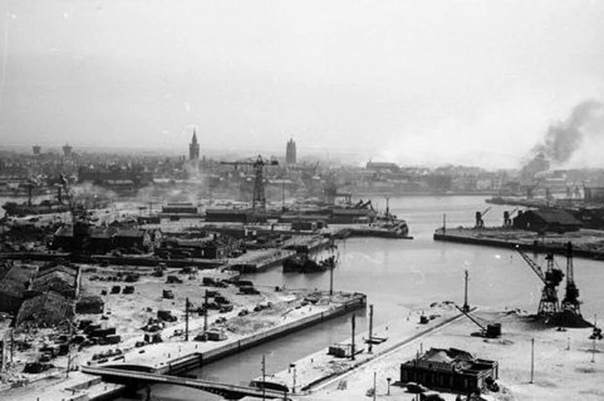 Дюнкерк город. Dunkerque 1940. Дюнкерк операция 1940. Дюнкерк город 1940. Дюнкерк Франция.