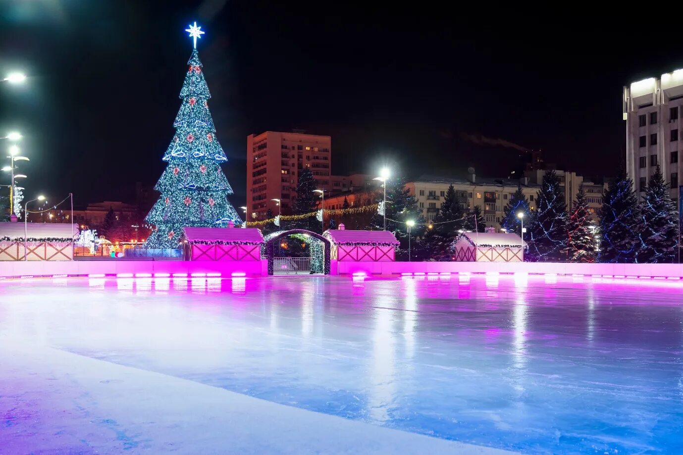 Каток на площади славы в Кузьминках. Каток на площади славы Самара. Каток, Москва, площадь славы. Каток на Самарской площади Самара. Каток самара цены