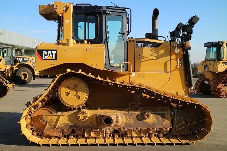 Бульдозер давай. Бульдозер сат d6r. Бульдозер Caterpillar d6r. Бульдозер сат д6. Бульдозер Катерпиллер д-6.