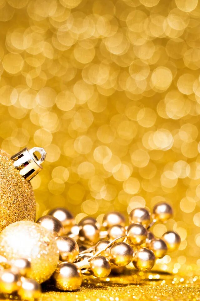 Новый год золото. Новогодние шары золотые. Золотой новый год. Новый год фон золото.