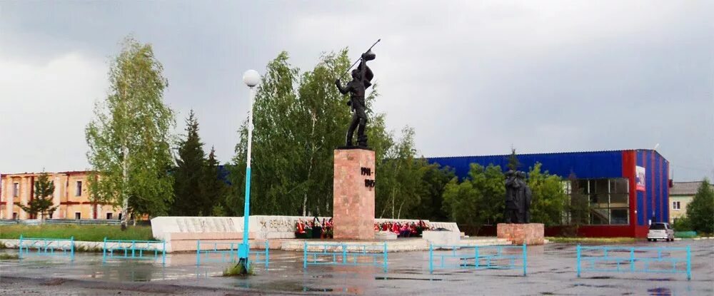 Таврическая школа таврического района. Таврическая омская область. Площадь победы в таврическом районе омской области. Р п таврическое омской. Таврический район омской области.