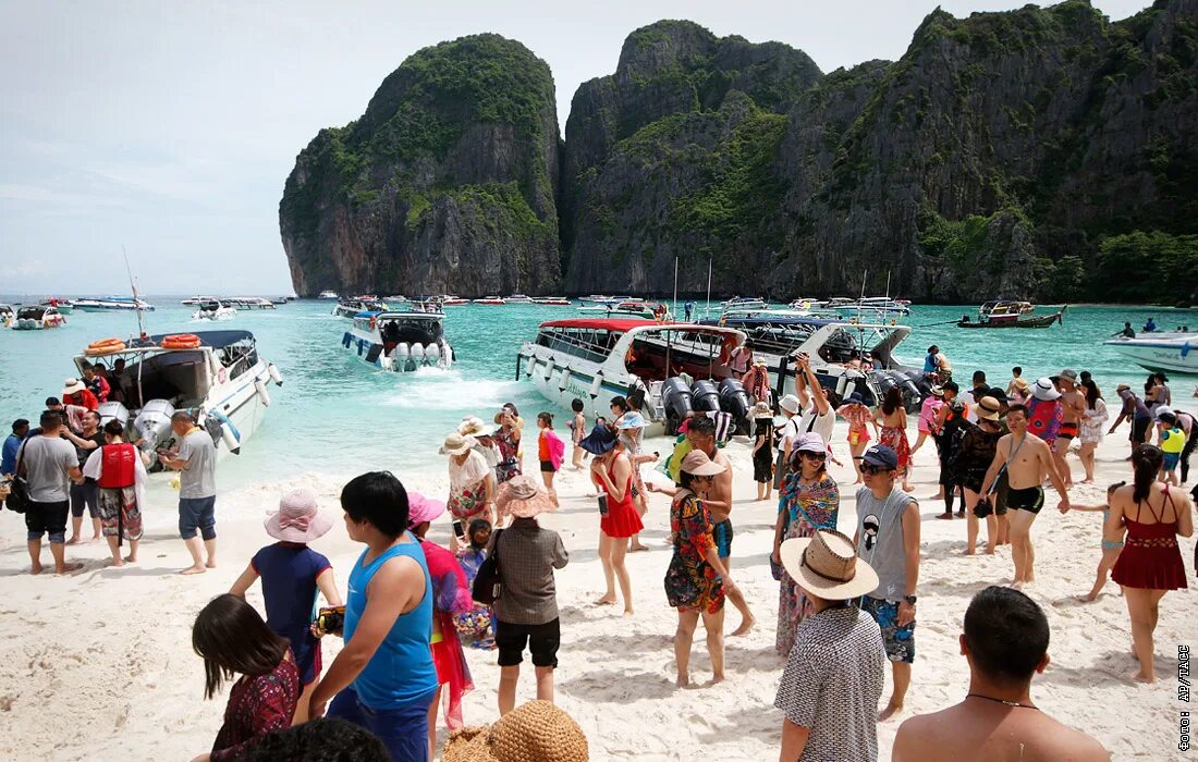 Ехать ли в тайланд в июле. Пхукет острова Пхи Пхи. Пхи-Пхи Таиланд 2022. Пхи Пхи туристы. Залив Майя, Кох Пхи Пхи Лех:.
