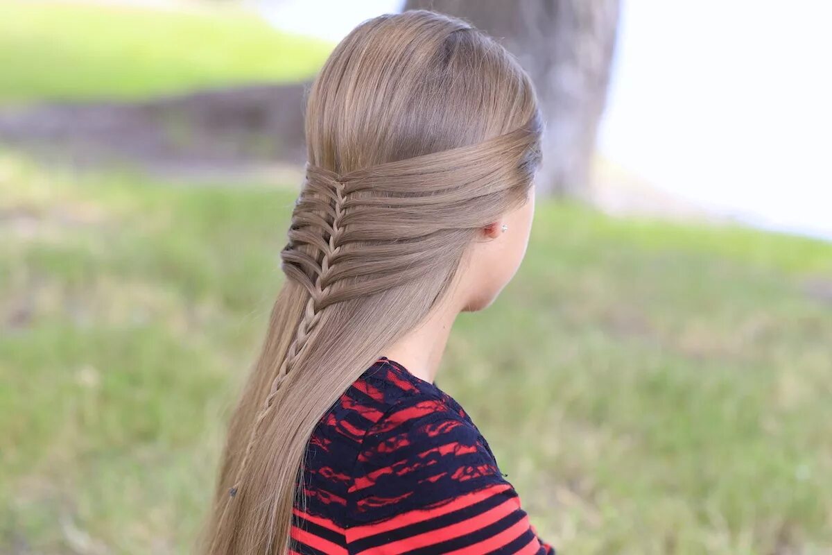 Повседневные прически для девочек. Причёски для девочек на длинные волосы. Лёгкая причёска на длинные волосы для девочки.