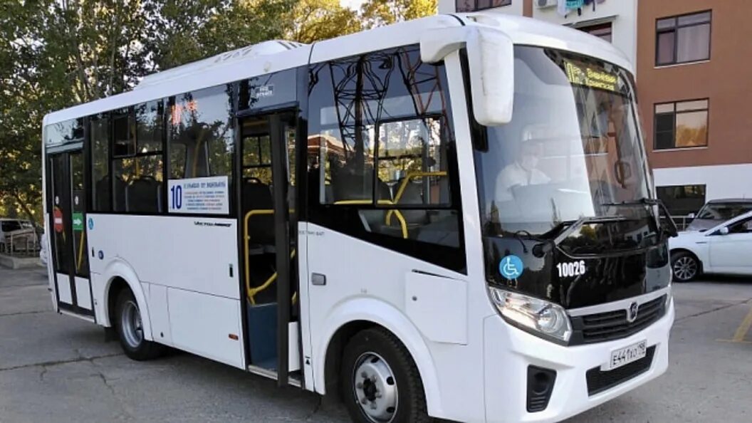 Новые автобусы сочи. Автобус 10 Сочи. Автобус Сочи 2022. Сочи новые автобусы. Общественный транспорт Сочи.