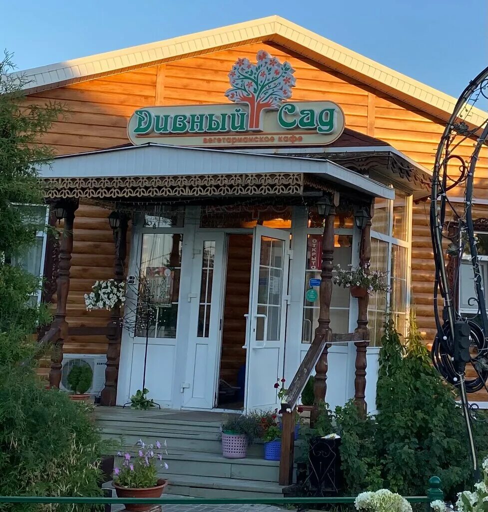 Казанская 62а елабуга. Ресторан городище елабуга. Кафе с верандами дивное. Кафе серебряный век елабуга. Гуляем в кафе.