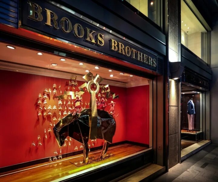 Brooks brothers бутик. Витрины китайских магазинов. Витрина китайского ресторана. Витрина ночью