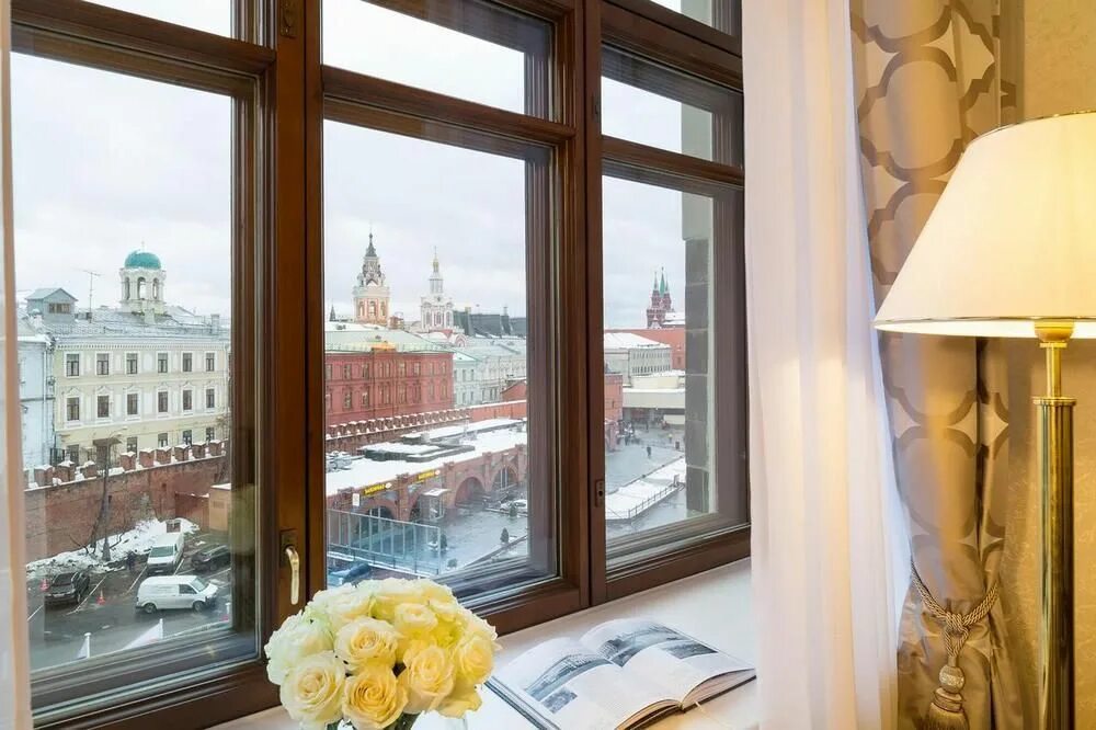 Квартира с видом на кремль. Отель Метрополь Москва вид из окна. Метрополь гостиница Москва. Метрополь гостиница Москва окно. Гостиница Националь вид на Кремль.