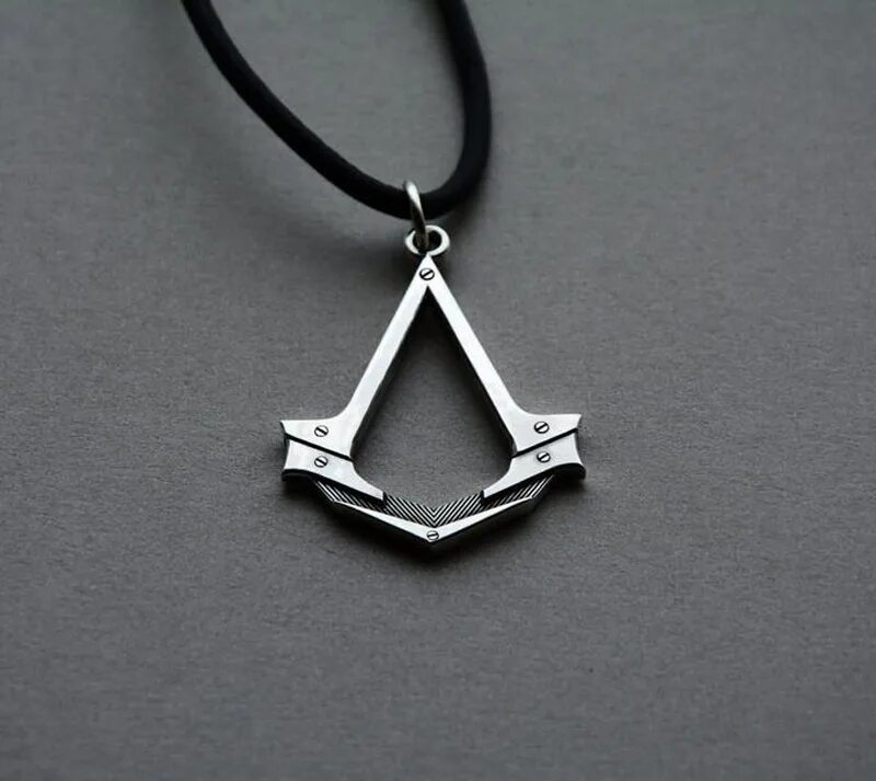 Медальон ассасин крид. Assassins creed кулон серебро. Медальон ассасин крид. Медальон ассасин. Ожерелье ассасин крид.
