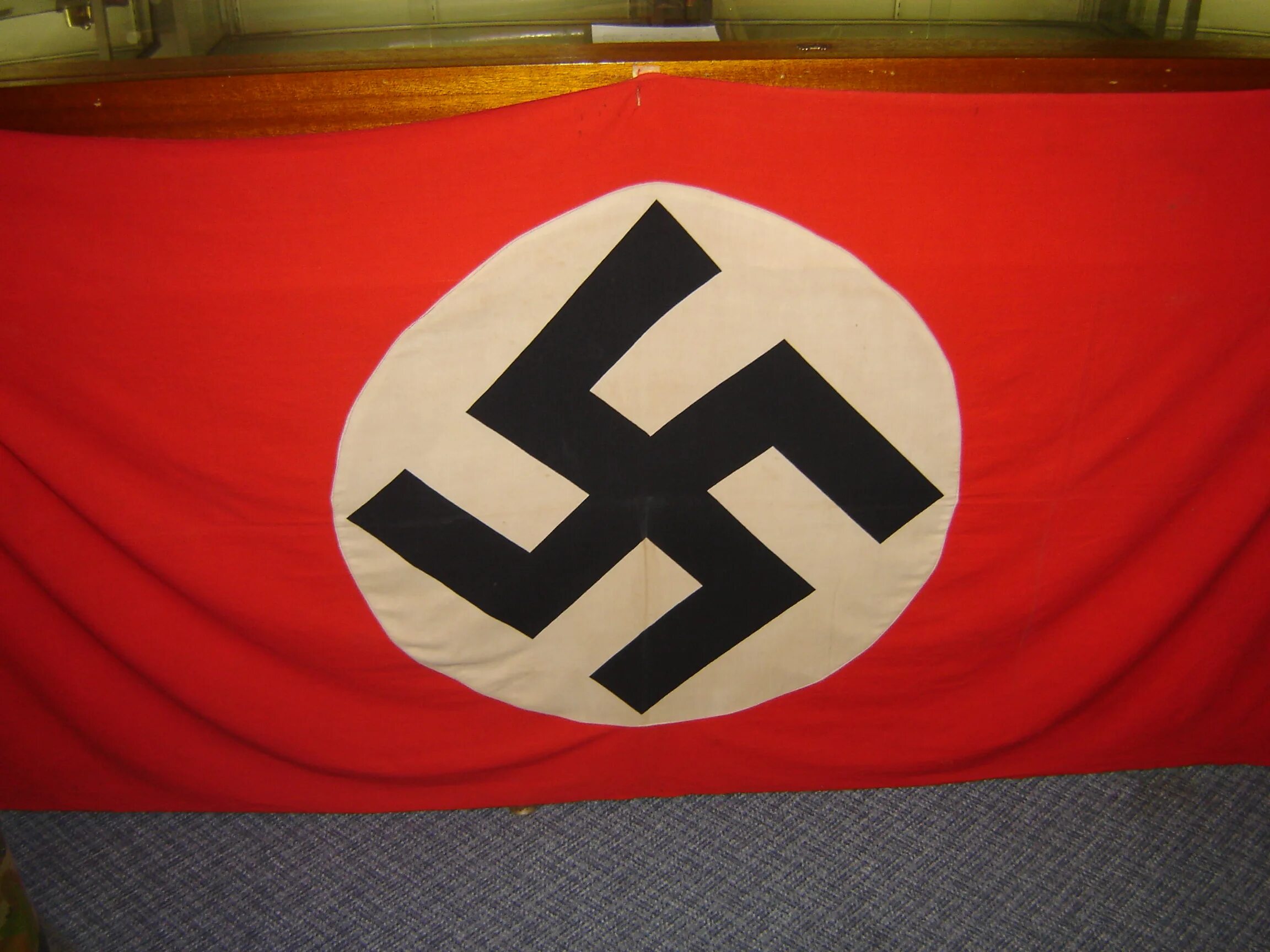 Флаг во время войны. Флаг немцев 1941. Флаг фашистской Германии 1941. Флаг Германии во время войны. Флаг нацистской Германии в 1941.
