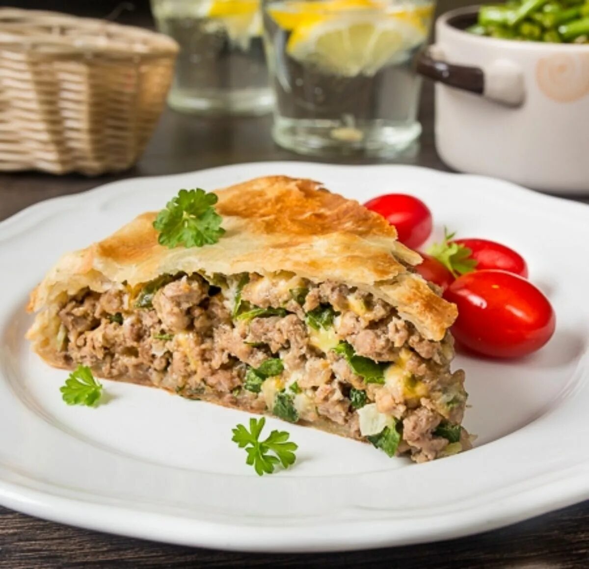 Мясной пирог в мультиварке. Пирог с мясом и сыром. мясной пирог с фаршем и грибами. мясной пирог с картофельным пюре. мясной пирог с сыром.