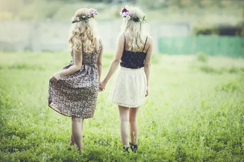 2 подруги блондинки