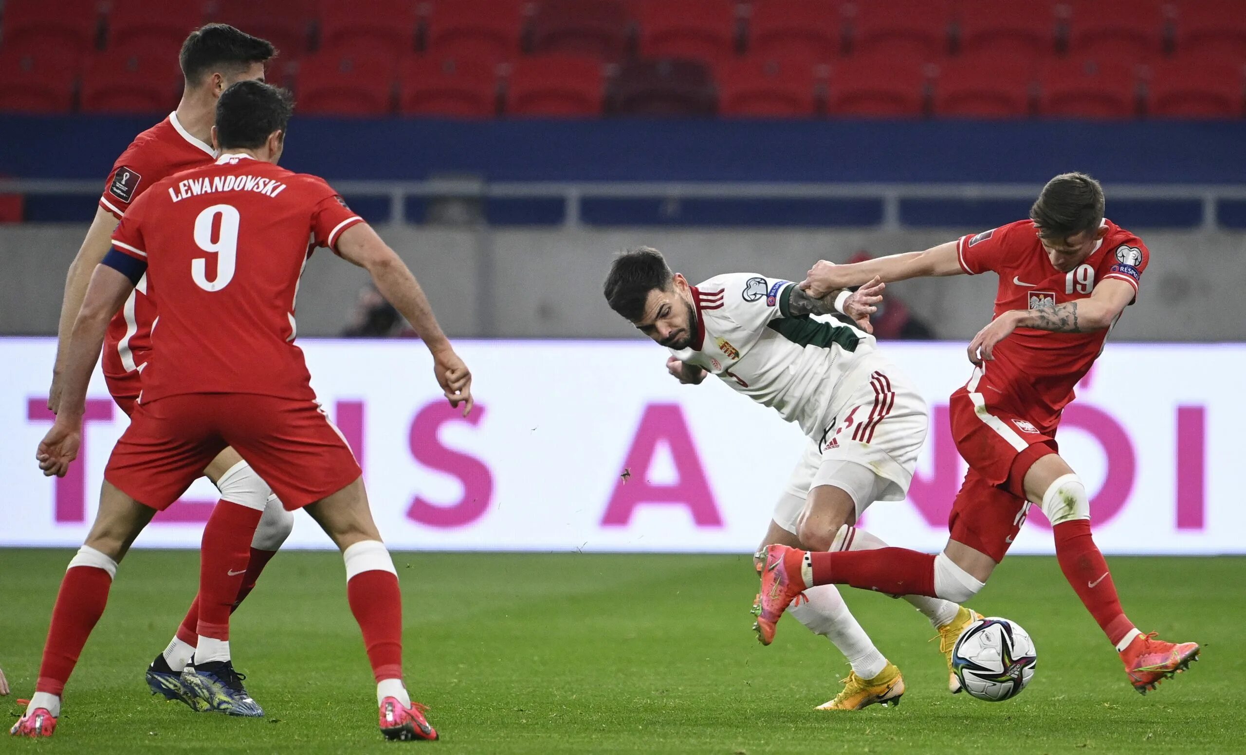 Венгрия черногория 19 ноября. Польша Венгрия футбол. World Cup 2022 Qualification. Польша против Турции. Венгрия против Румынии.