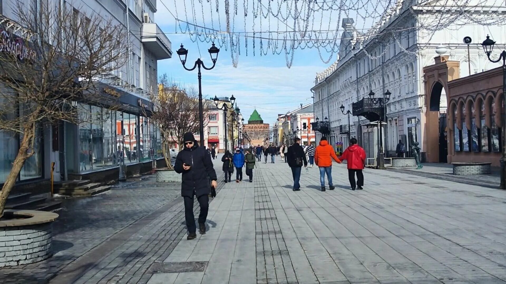 Население нижнего новгорода области. Нижний Новгород весной. Улицы весной Нижнего Новгорода. Большая Покровская 63 Нижний Новгород. Нижний Новгород население 2022.