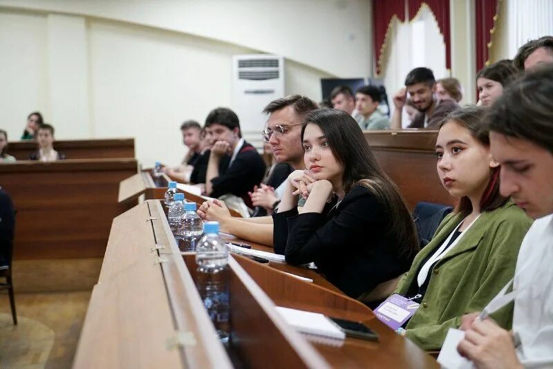 ии вузы. разработка искусственного интеллекта. компьютер для учебы. искусственный интеллект и студенты. компьютерный центр урфу.