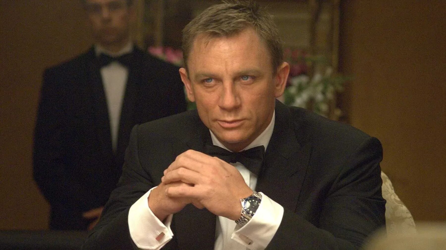 Дэниел крейг 2006. James royale. James royale. Daniel craig с пистолетом. Дэниел крейг 007.