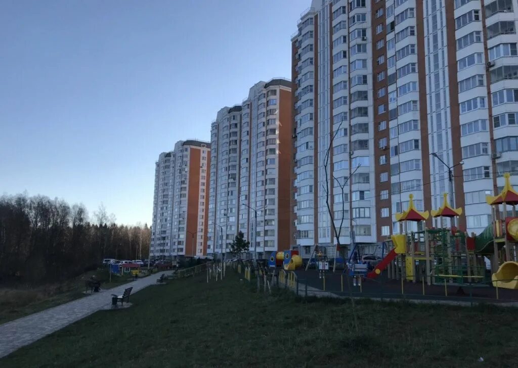 1 - корп. Пятницкое шоссе брехово 2. Брехово московская область пятницкое шоссе. Брехово мкр школьный. Деревня брехово московская область.