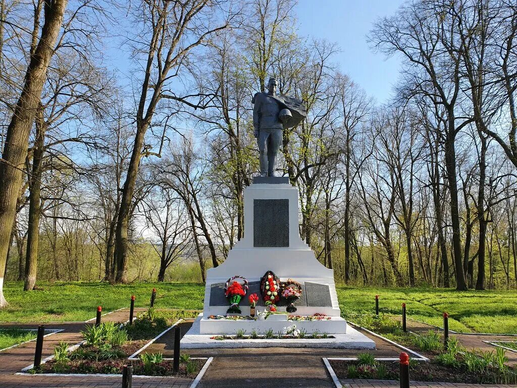 воинский мемориал на пятницком кладбище калуга. калужский мемориал. износковский район братские могилы. коллаж военные мемориалы калуги. деревня ореховня калужская область износковский район.