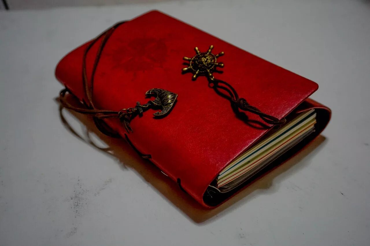 Red book. Красная книга обложка. Книжечка красная минимализма. Рыжий красная книга.