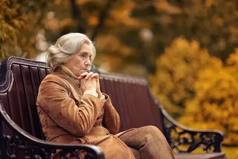 Женщина сидит 50 лет