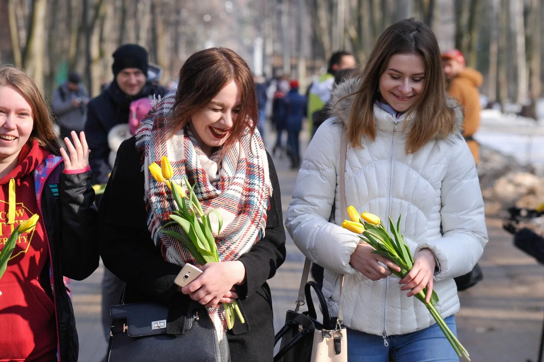 Женский день. С международным женским днем. Женщина весной. Самый ближайший женский праздник