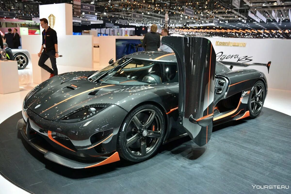 Koenigsegg Agera RS. Koenigsegg АГЕРА RS. Суперкар Кенигсегг АГЕРА. Koenigsegg Agera автосалон. Быстрые спортивные машины