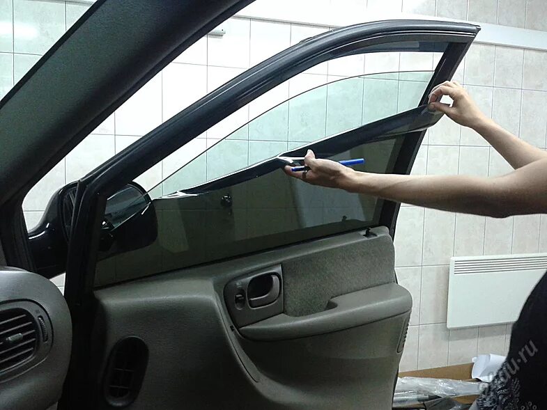 Пленкой затонировать передние стекла