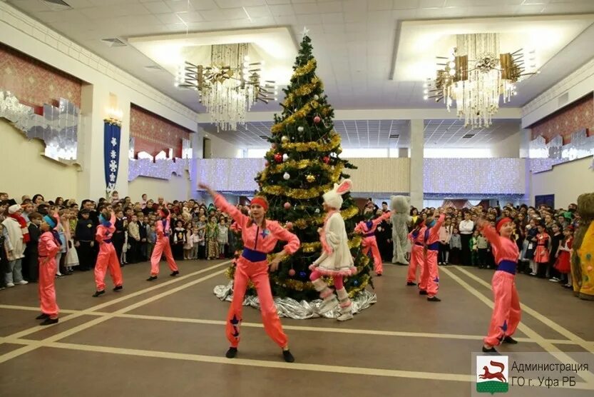 горсовет уфа новый год. площадь ленина уфа елка. гдк елка уфа. фото с нового года в отрадном самарской области. гдк елка уфа.