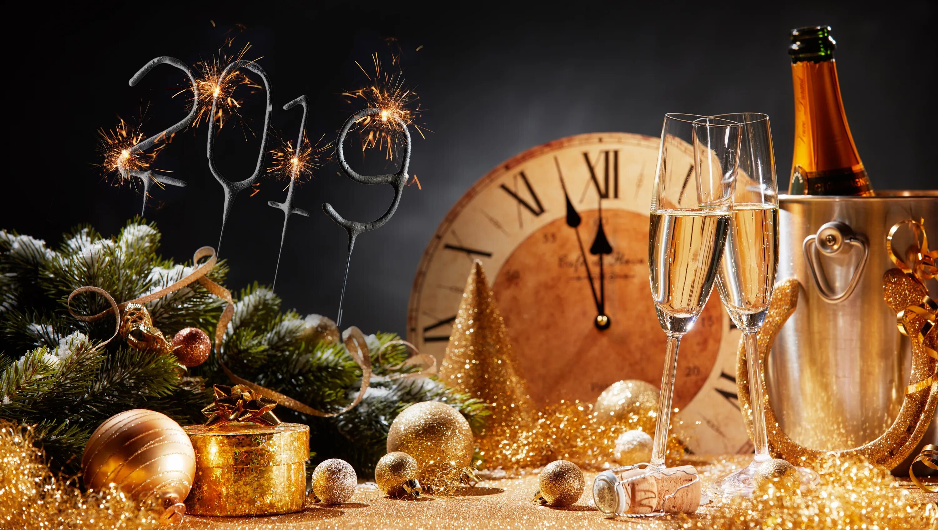 Новый год 2019 г. Шампанское новый год. Часы новогодние. Новогодние куранты и шампанское. Новогодний натюрморт с шампанским.