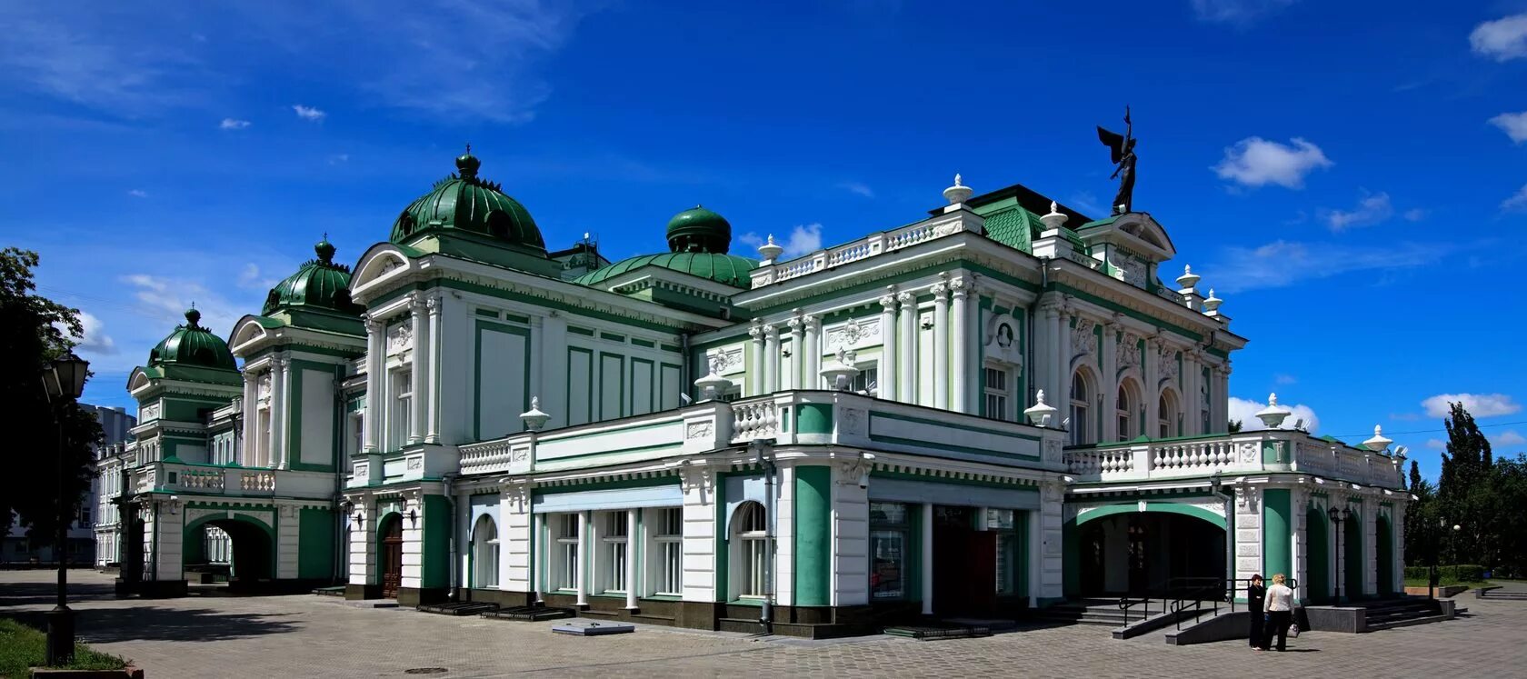 Сколько городу омску. Драматический театр Омск. Омский Академический театр. Омский Академический театр в 1874 году. Любинский проспект Омск драмтеатр.