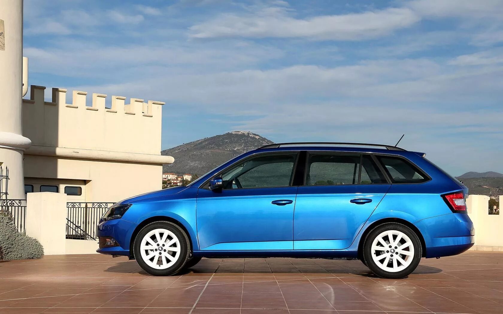 Фабия комби. Skoda Fabia Combi. Skoda Fabia Combi 2015. Skoda Fabia Combi 2014. Шкода Фабия Комби 2015.