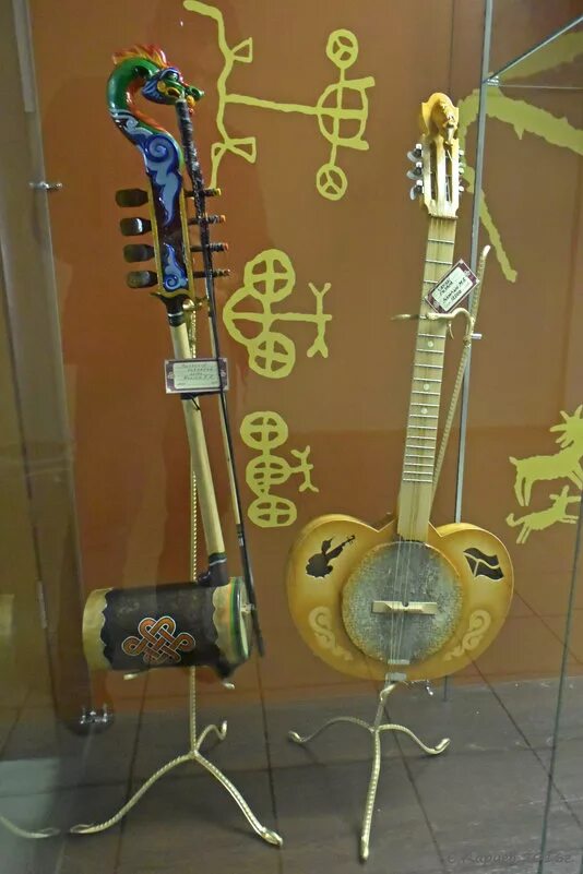 Ыых хакасский народный инструмент. Музыкальные инструменты тывы. Бызаанчы тувинский национальный инструмент. Тувинские музыкальные инструменты. Бызаанчы тувинский национальный инструмент.