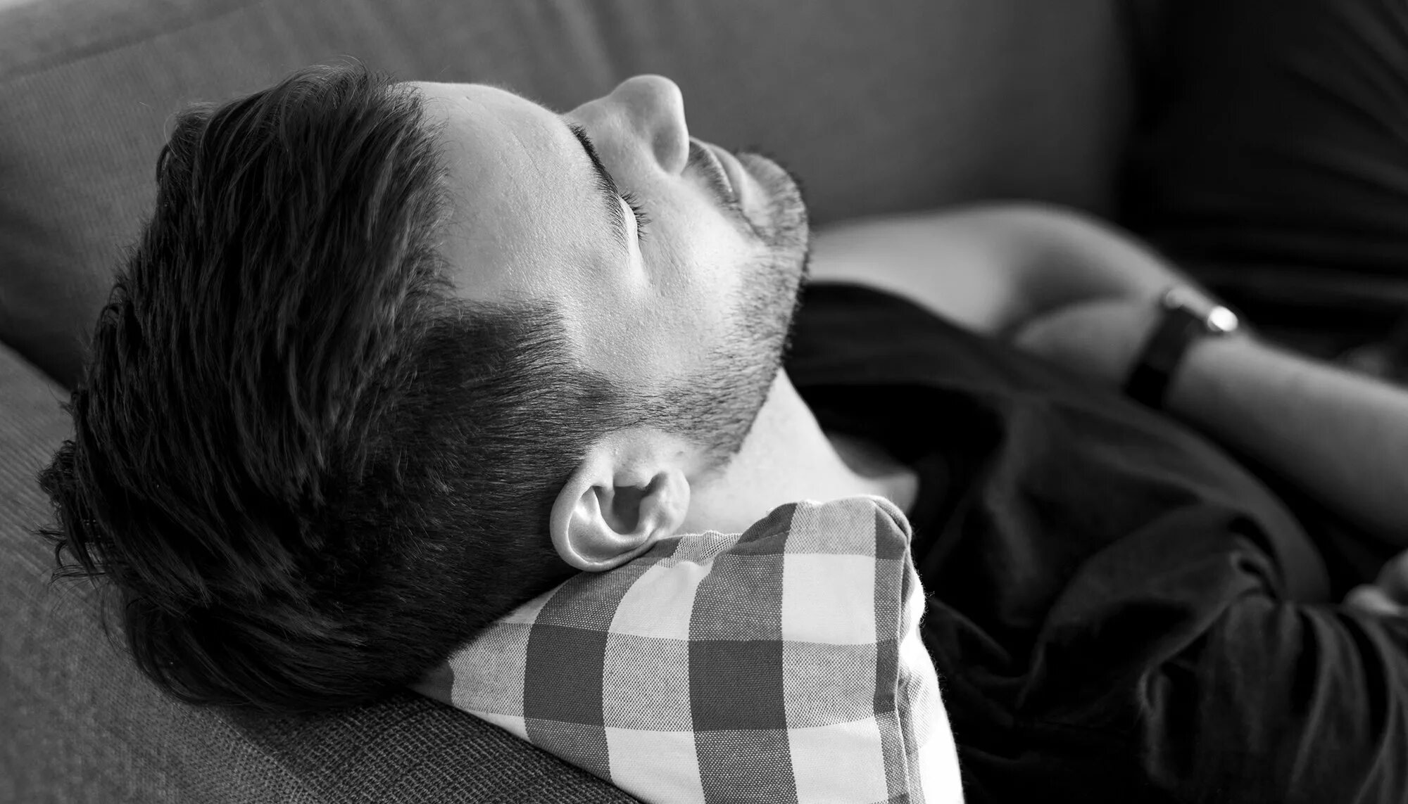 Картинка спать мужчина. Спящий человек. Спящий мужик. Фото спящих мужчин.