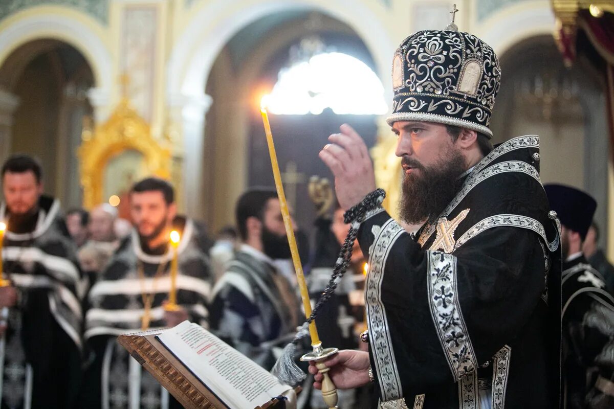 служба в соборе ростова на дону. ростов кафедральный собор рождества пресвятой богородицы. храм рождества пресвятой богородицы ростов. пасха в храме ростов-на-дону. пасхальная служба.