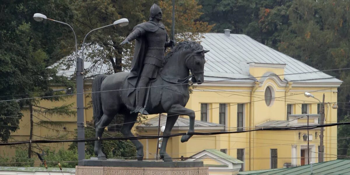 Памятник александру невскому в петербурге. Памятник князю Александру Невскому в Санкт-Петербурге. Памятник Александру Невскому в Санкт-Петербурге 2002.