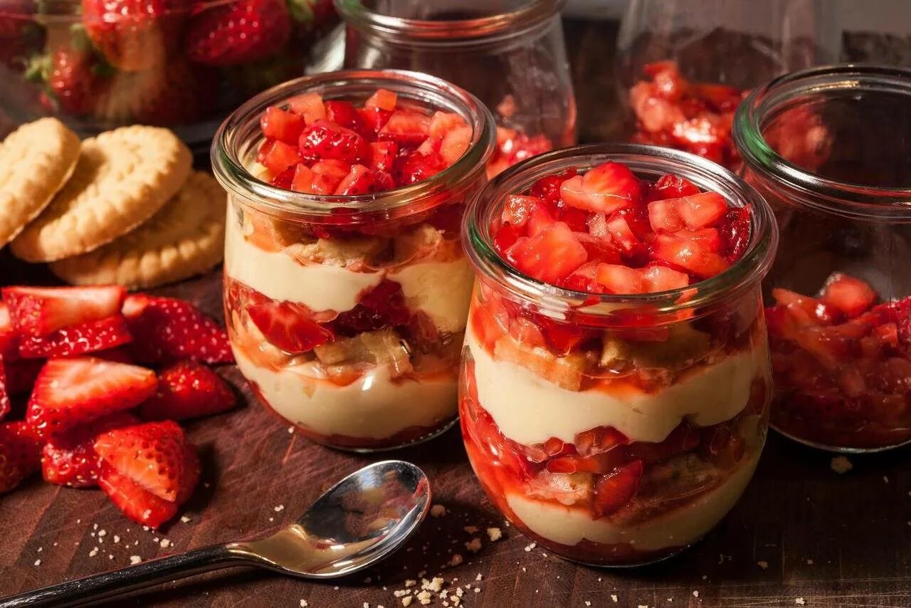 Модные десерты. Трайфл вишня шоколад. Рецепты вкусных и легких десертов. Быстрый и вкусный десерт. Легкие десерты.
