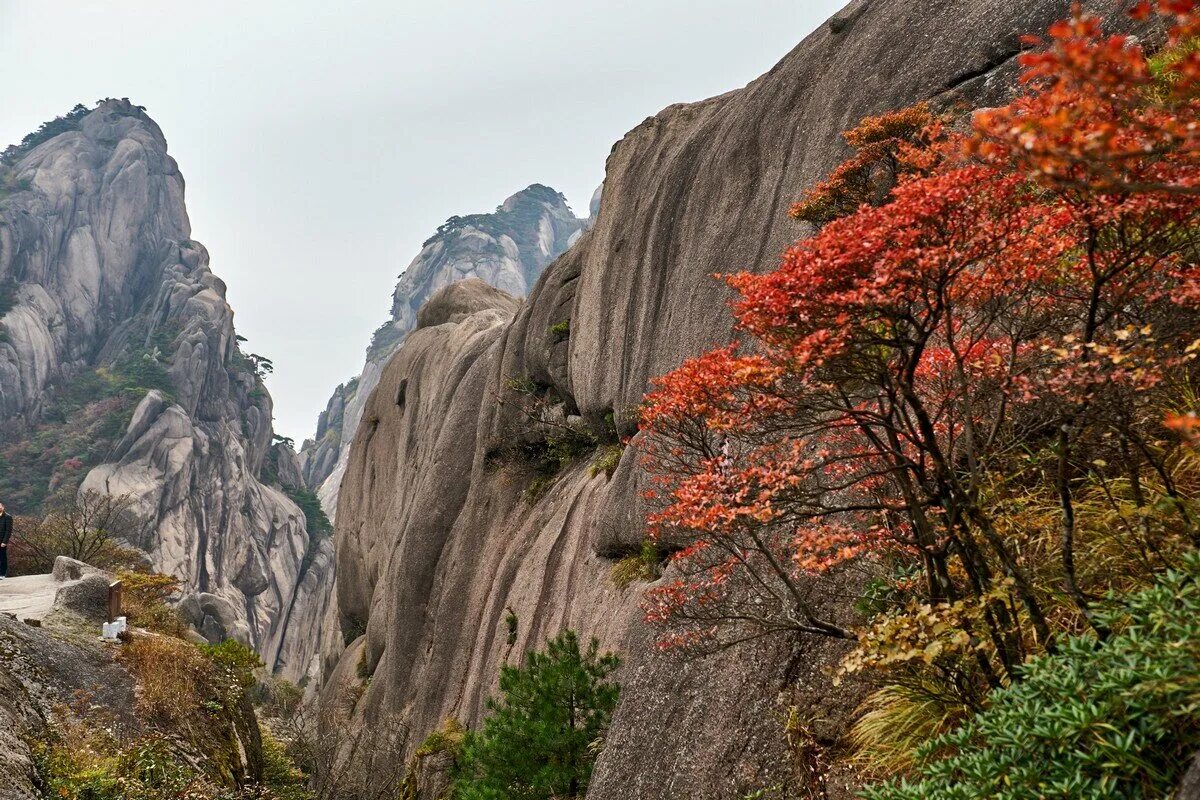 Основные горы китая. Национальный парк Хуаншань. Горы Хуаншань (провинция Аньхой). Национальный парк Хуаншань в Китае. Неизвестные чудеса Китая гора Хуаншань.