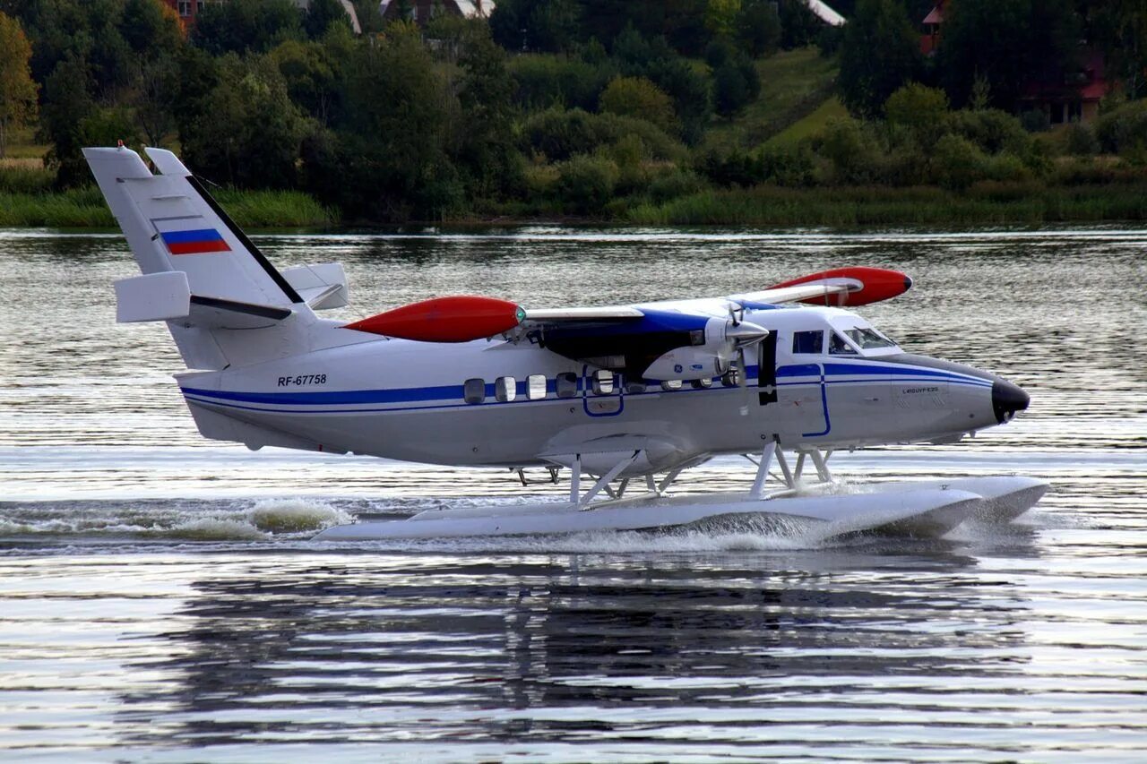 Самолеты новые вода. L-410 на поплавках. L 410 самолет. Гидросамолет л410. L 410- UVP-E.