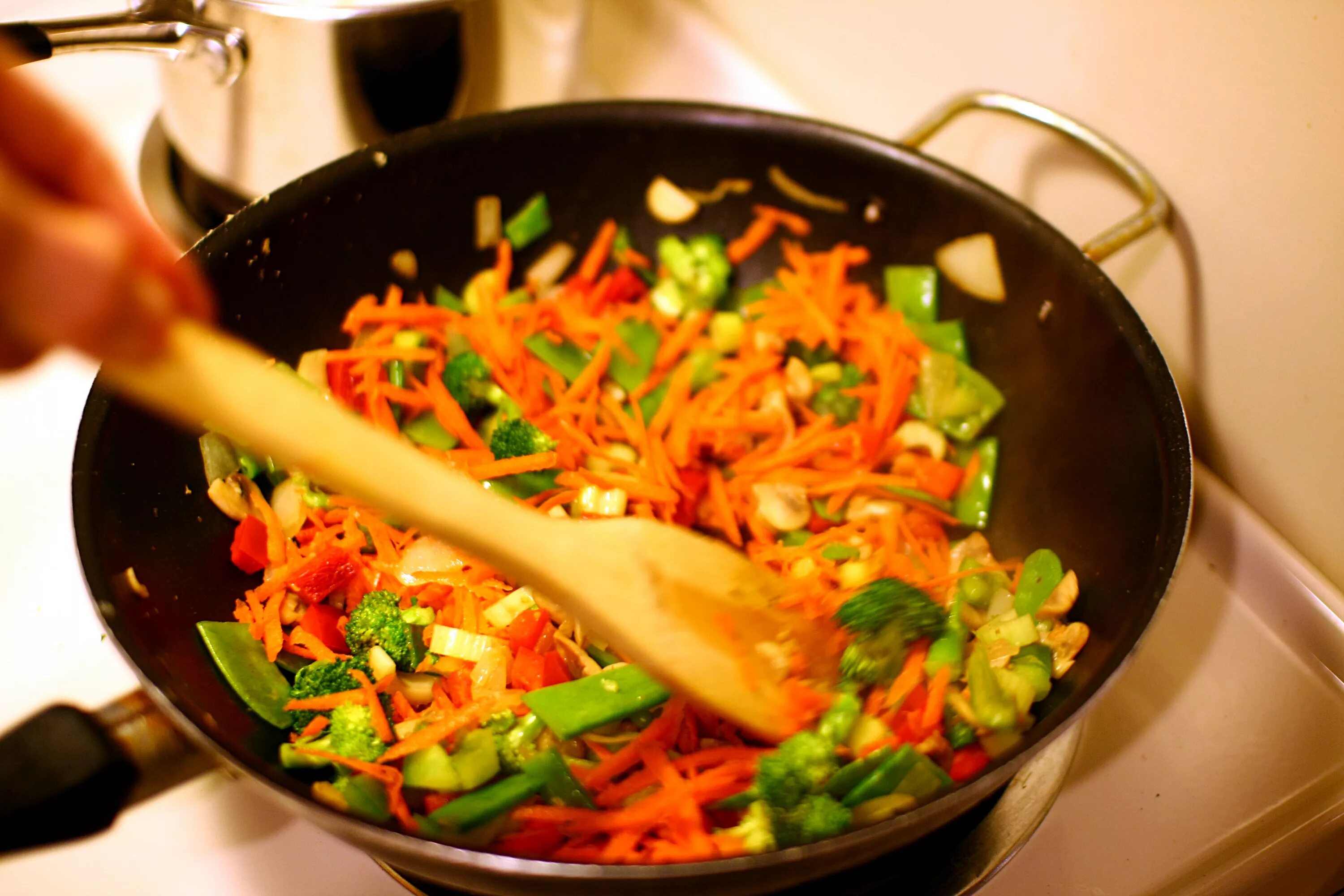 Fry vegetables. Стир Фрай вок. Сковорода-вок. Блюда приготовленные в воке. Острые овощи в воке.