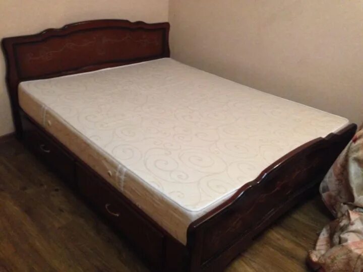 кровать с матрасом. бу двуспальный. советская двуспальная кровать. икеа кровати двуспальные 160х200 без матраса. кровать двуспальная икеа 160х200 korva.