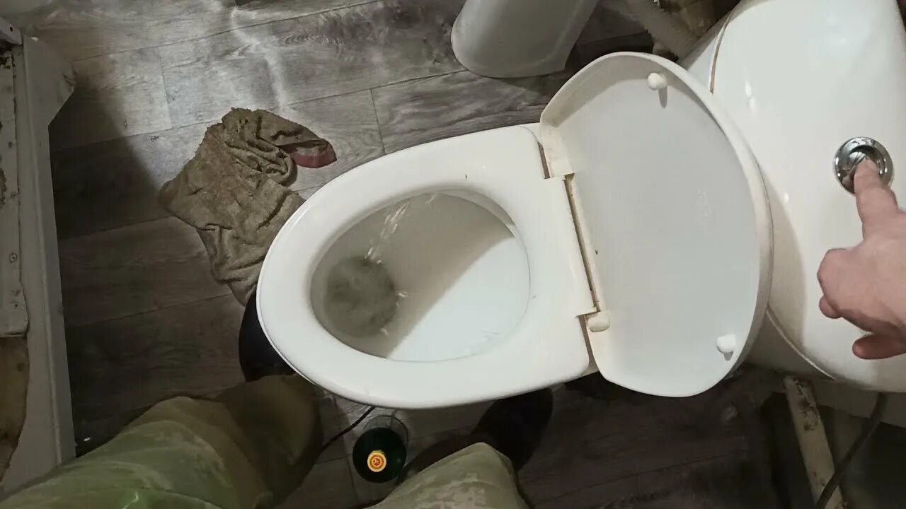 Плохо уходит вода в унитазе. Вакуумный унитаз пегас 1986. туалет стал плохо смывать. плохо смывается унитаз в частном доме.