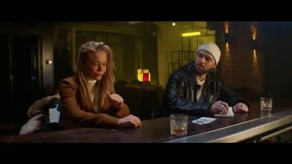 25/17 каренина. Клип на песню сумасшедшая. Каренина ст клип. Ст клип. St луи.