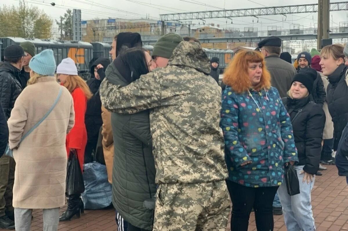 Жена томск. Мобилизация томск. томск мобилизация проводы. мобилизация зеков томск. мобилизация в томске. у авангарда.