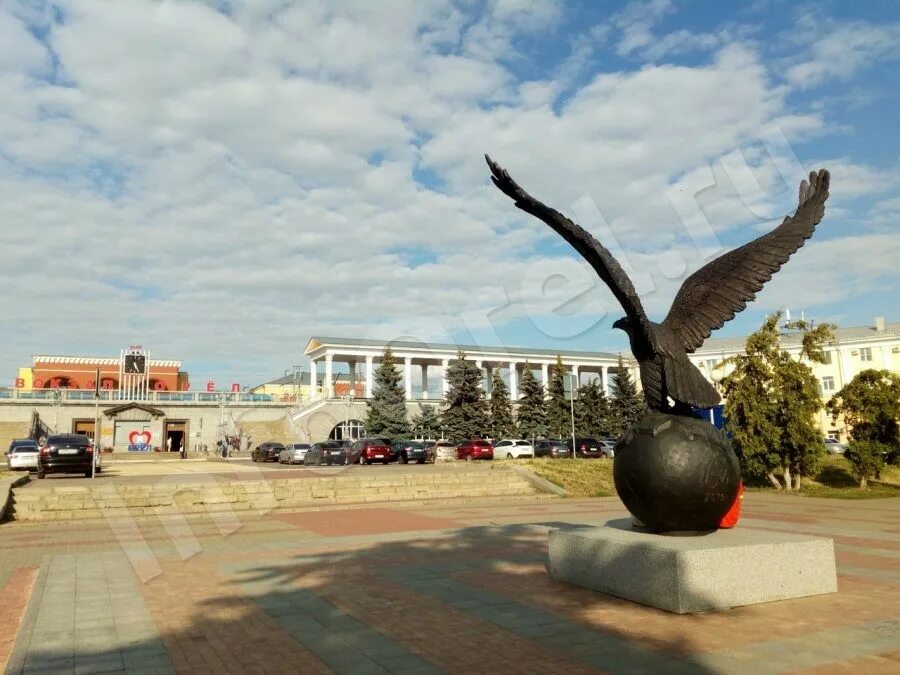 Пл орел. Привокзальная площадь город орёл. Орел на Привокзальной площади г орла. Привокзальная площадь ореь. Минеральные воды статуя орла Привокзальная площадь.