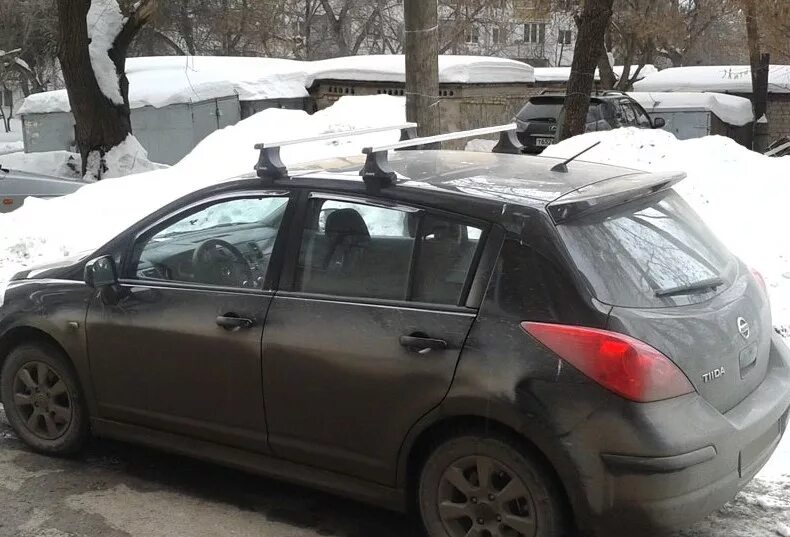 Багажник на ниссан тиида. Багажник на крышу ниссан тиида хэтчбек c11. Багажник на ниссан тиида. Багажник на крышу ниссан тиида с11 седан. Nissan note багажник на крышу.
