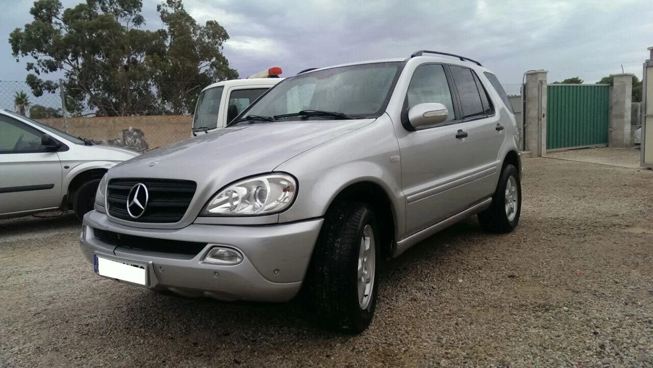 Купить мерседес 2001. Mercedes ml 270, 2001. Мерседес ml 2001. Мерседес мл 2001г. Мерседес Бенц мл 320 2001 серебристый.