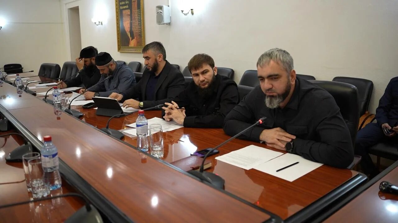 Мэрия грозного. Политика 6 грозный. Политика 6 грозный. Политика 6 грозный. Вахит абубакарович усмаев.