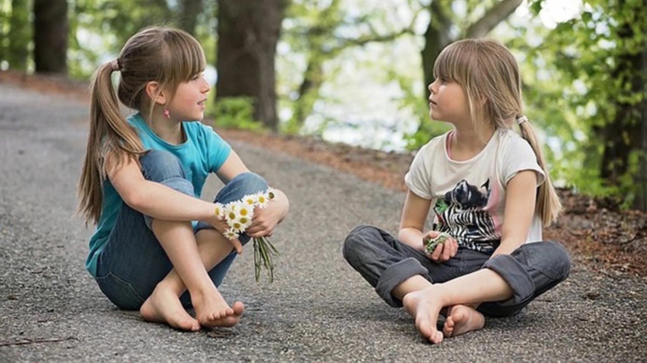 Lesbian little girl. Общение детей. Разговор с ребенком. Разговор между детьми. Разговор двух детей.