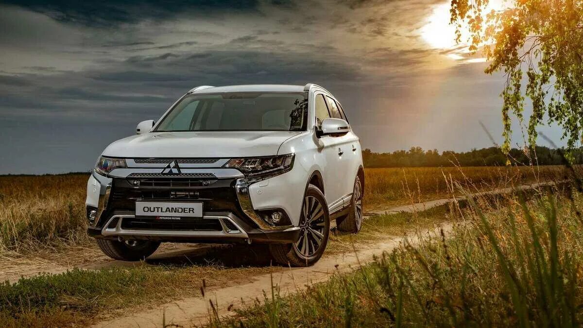 Mitsubishi outlander hybrid 2015. Митсубиси аутлендер гибрид. Митсубиси аутлендер 2018. Mitsubishi outlander gt 2018. Mitsubishi outlander gt 2021.