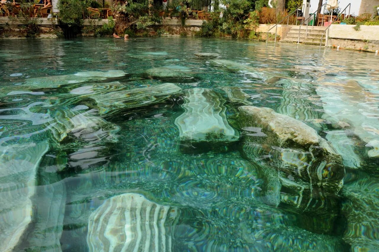 Вода в бассейнах турции