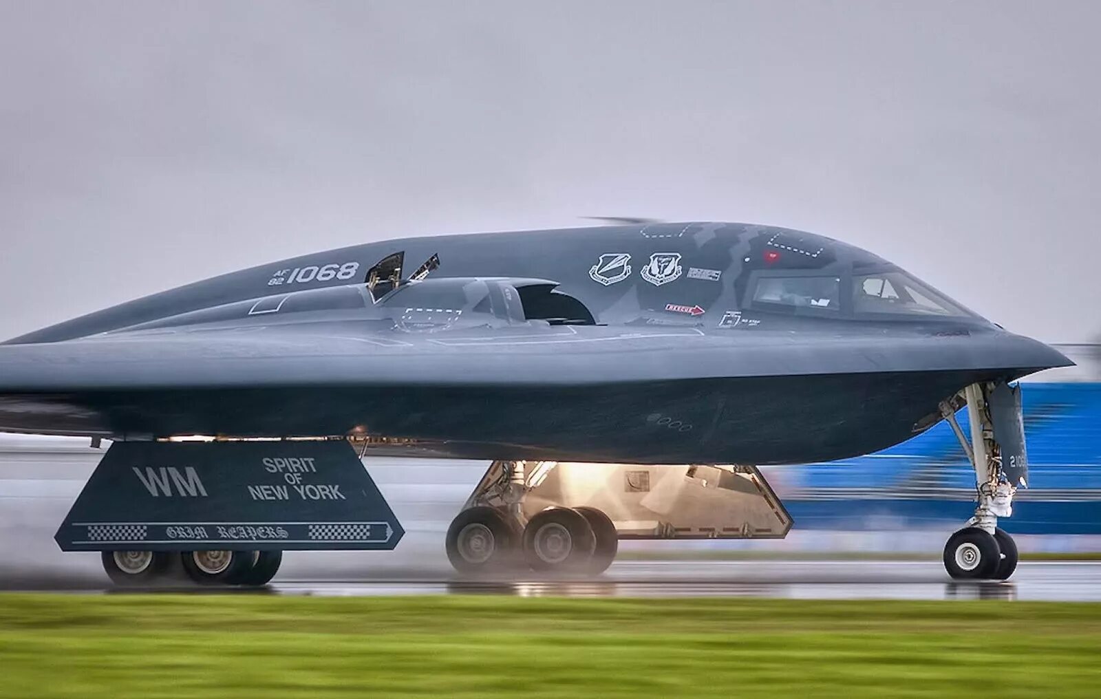 Стелс-бомбардировщик b-2. B-2 Spirit Stealth Bomber. Northrop b-2 Spirit кабина. B2 Spirit.